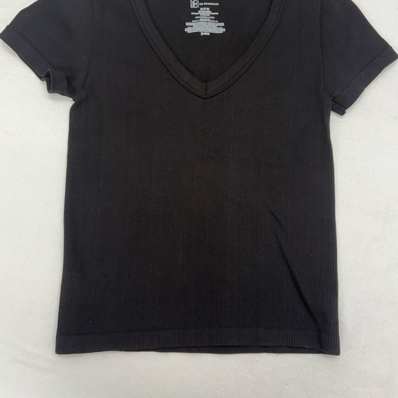 No Boundaries Black V-Neck Crop Top - Picture 2 of 5